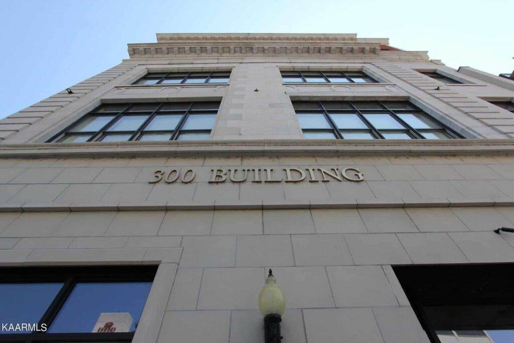 300-Building-301-0752393318