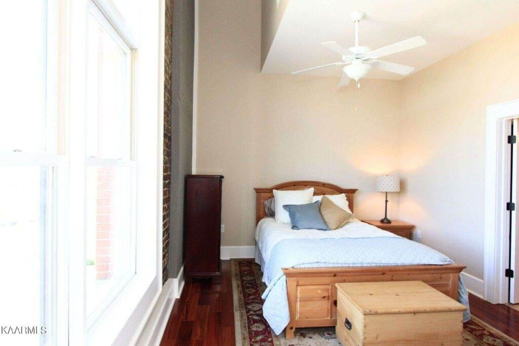 300-Building-301-0821958275