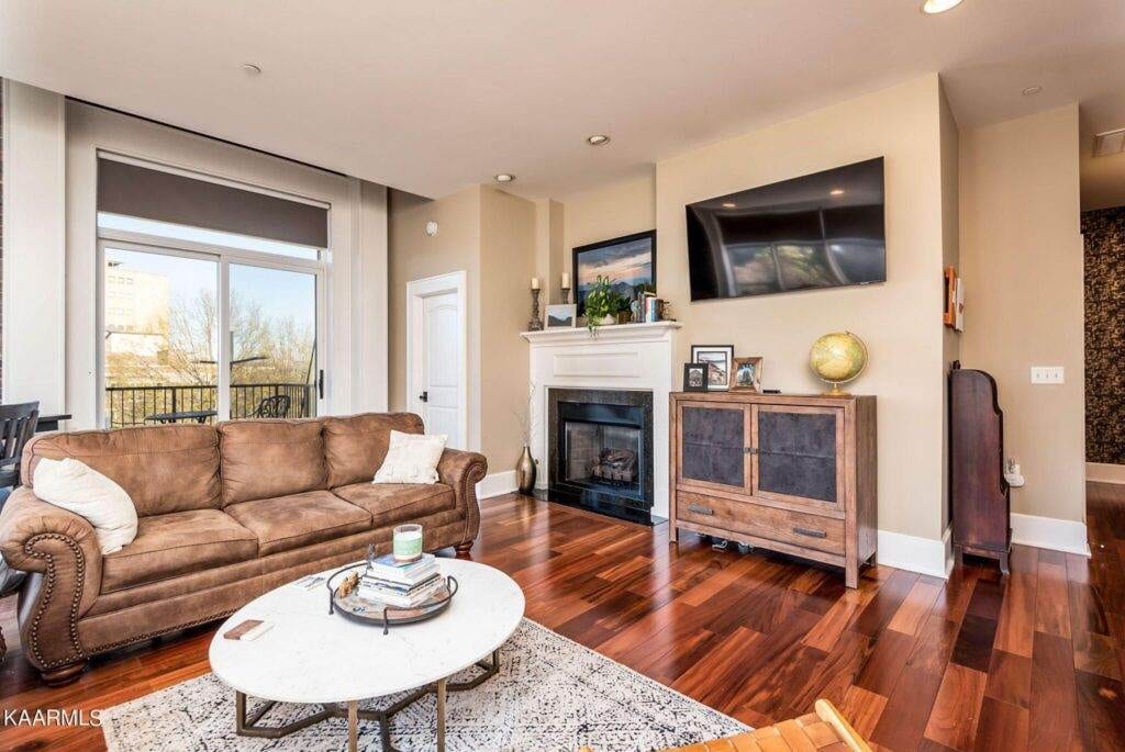 300-Building-301-21510019186