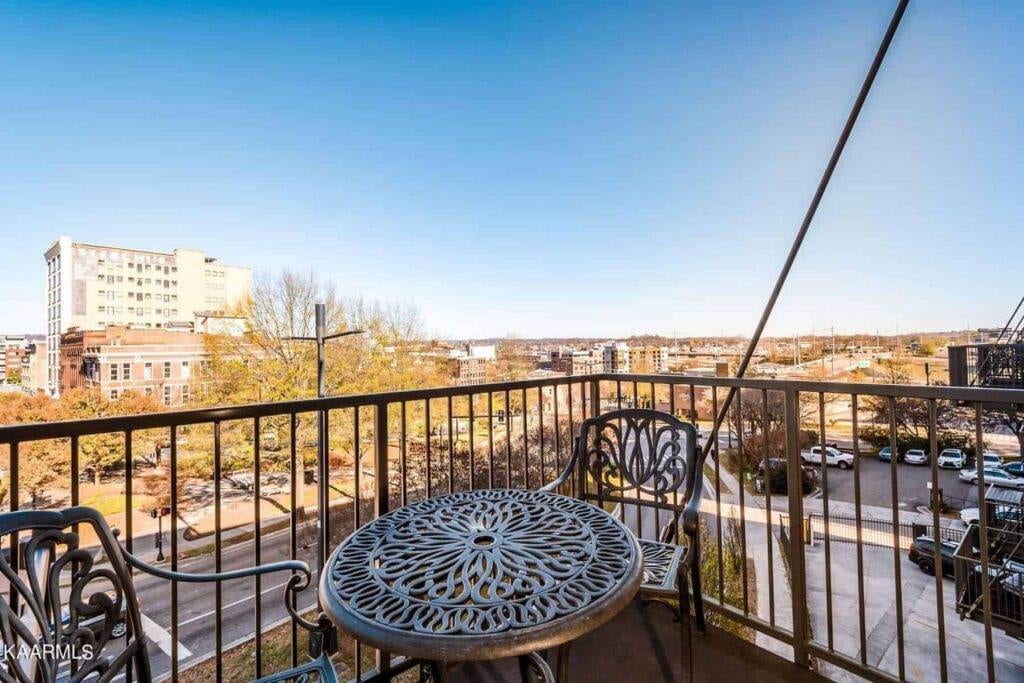 300-Building-301-21550222082