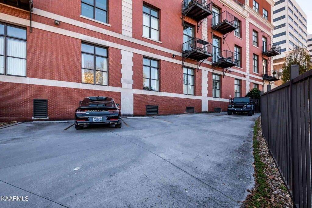 300-Building-301-21555718002