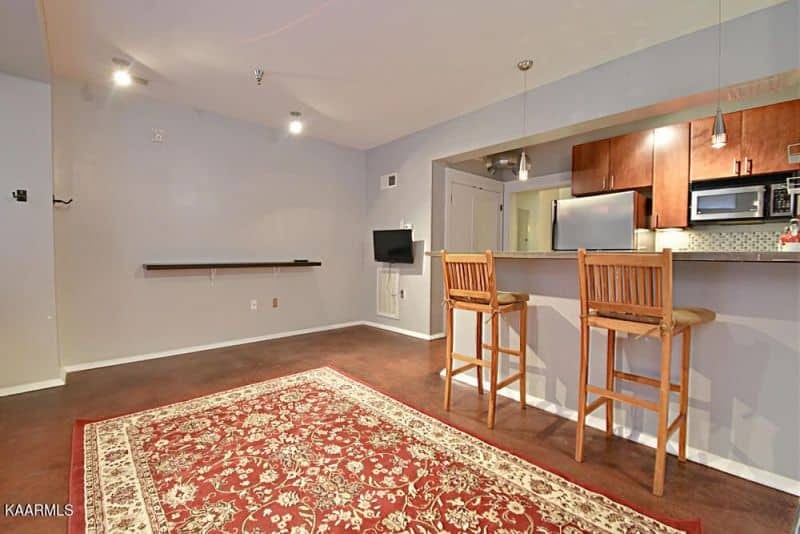 402-W-Church-Ave-35621718753