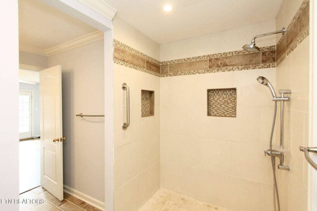 512-Riverfront-4409182123