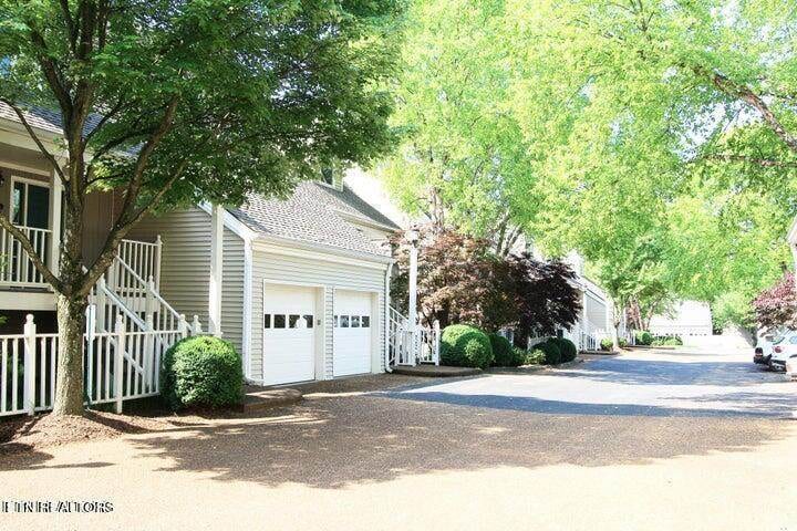 556-Riverfront-129939610