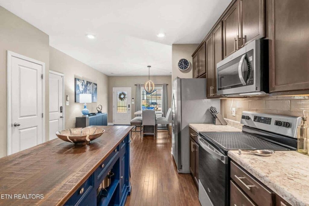 Albatross-Lane-14813966791