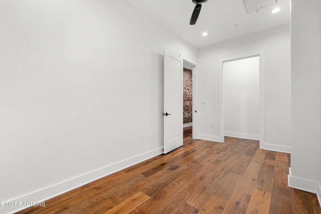 Century-204-033310637