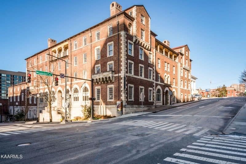 Crown-Court-402-1025621185488