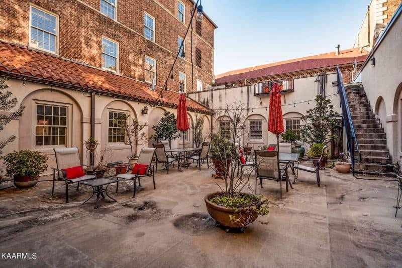 Crown-Court-402-1030024740210