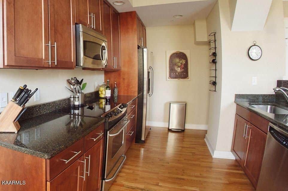 Holston-1104-03095758