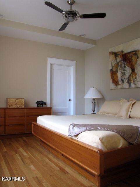 Holston-1104-09480990