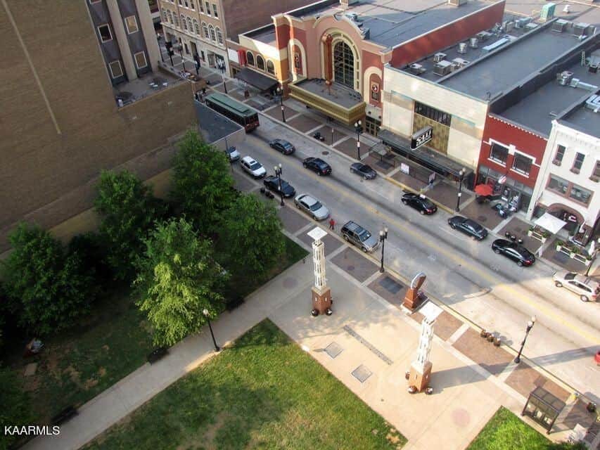 Holston-1104-10414499