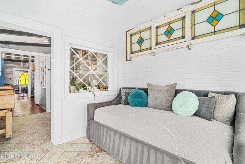 Montclair-5031707966