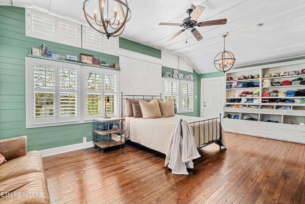 Montclair-5439443514