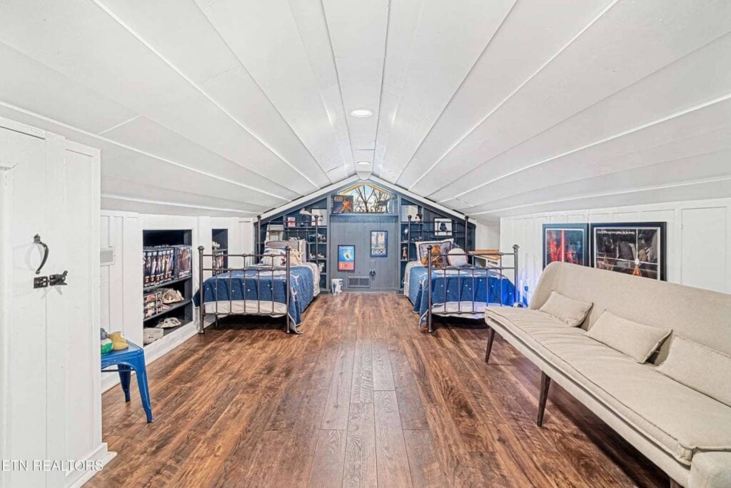 Montclair-5741230648