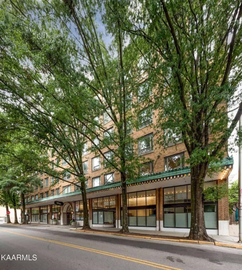 Pembroke-303-102635141