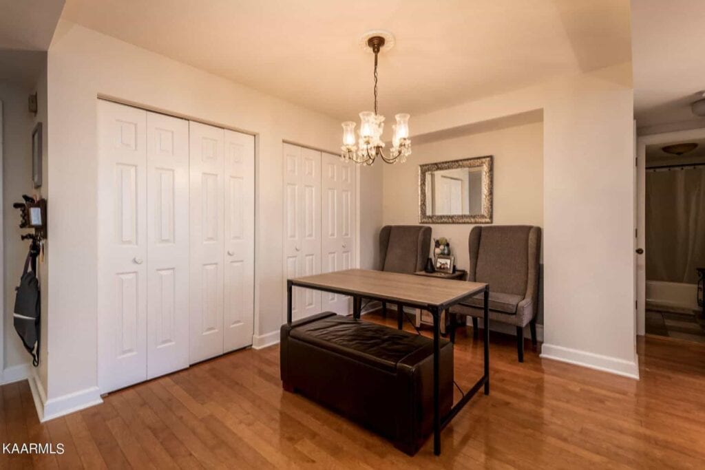 Pembroke-303-107774094