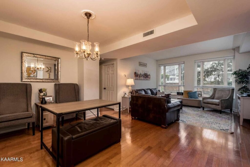 Pembroke-303-117645332