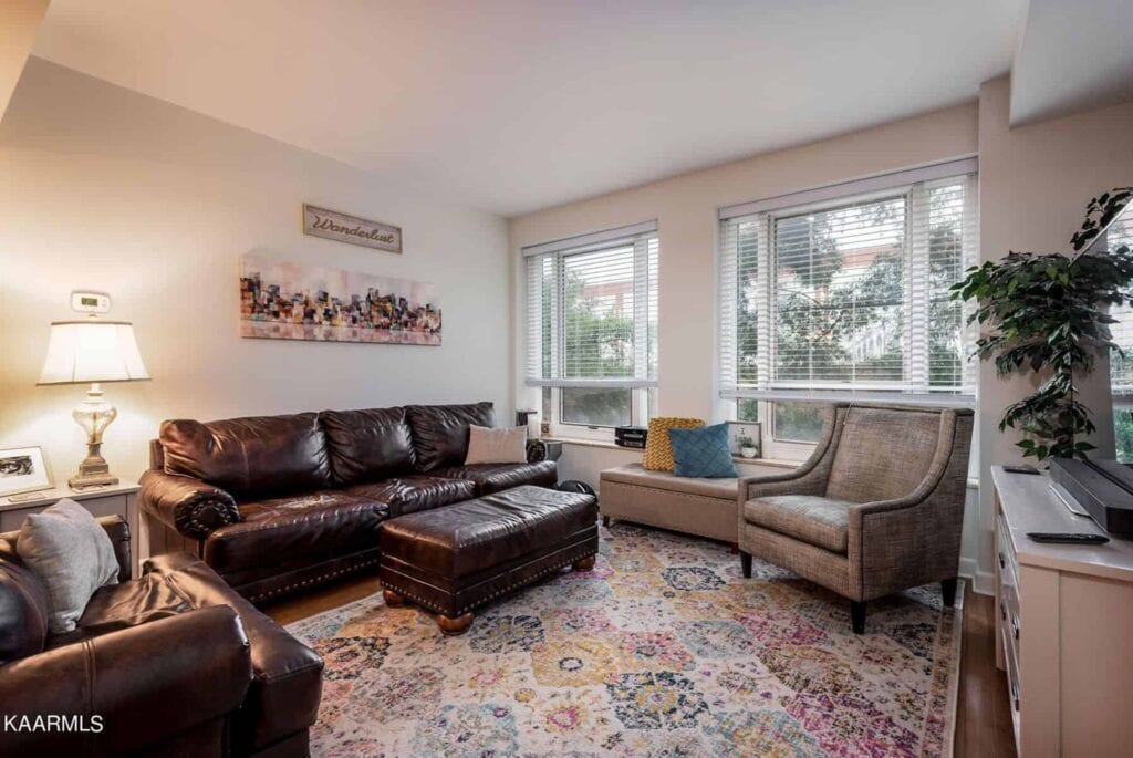 Pembroke-303-122201308