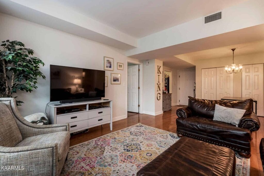 Pembroke-303-126432653