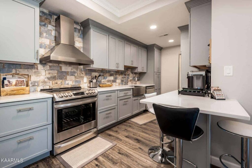 Pembroke-405-164223384727