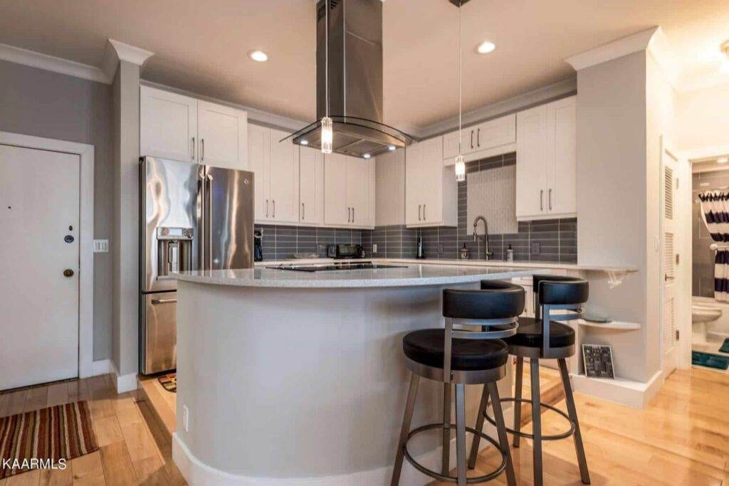 Pembroke-603-544974263