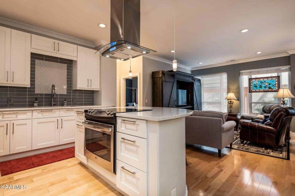 Pembroke-603-547057774