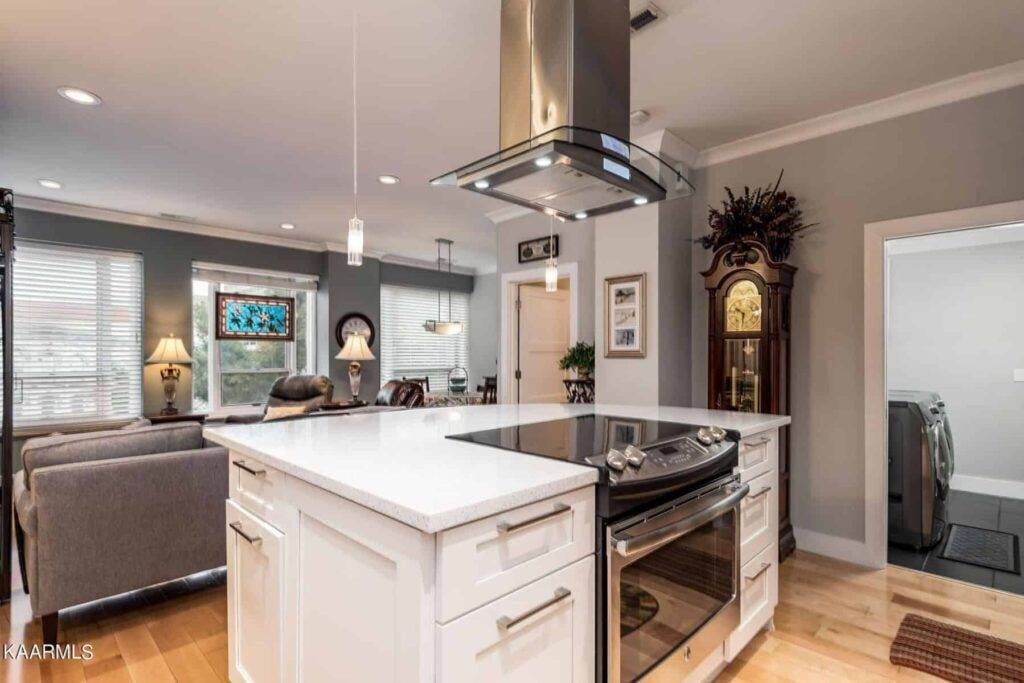 Pembroke-603-555598635