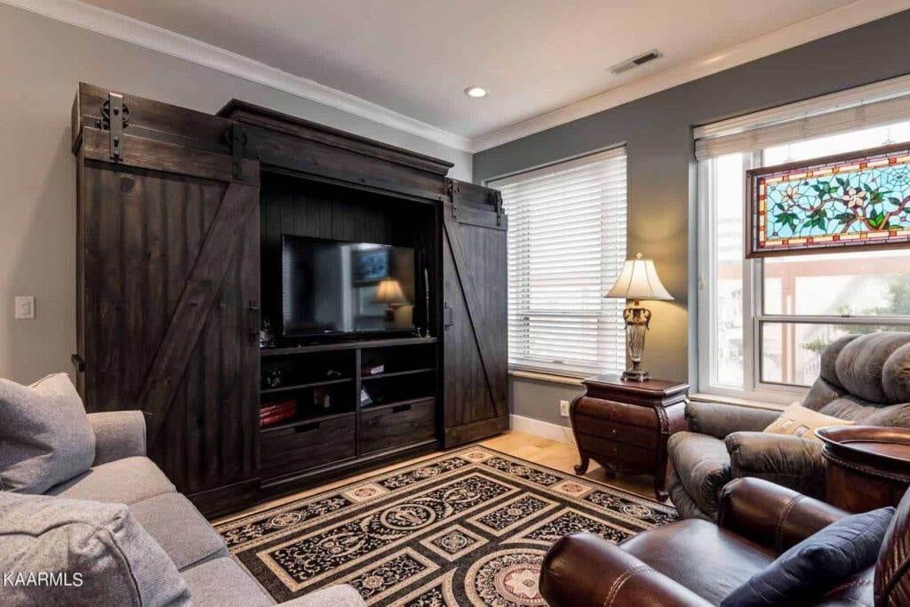 Pembroke-603-557861223