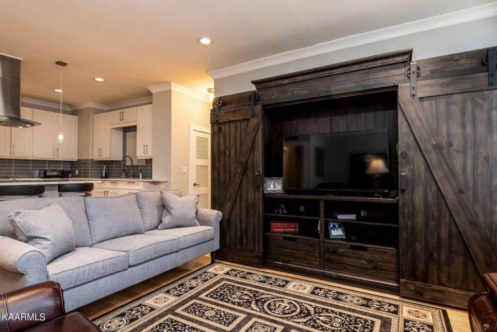 Pembroke-603-600170662