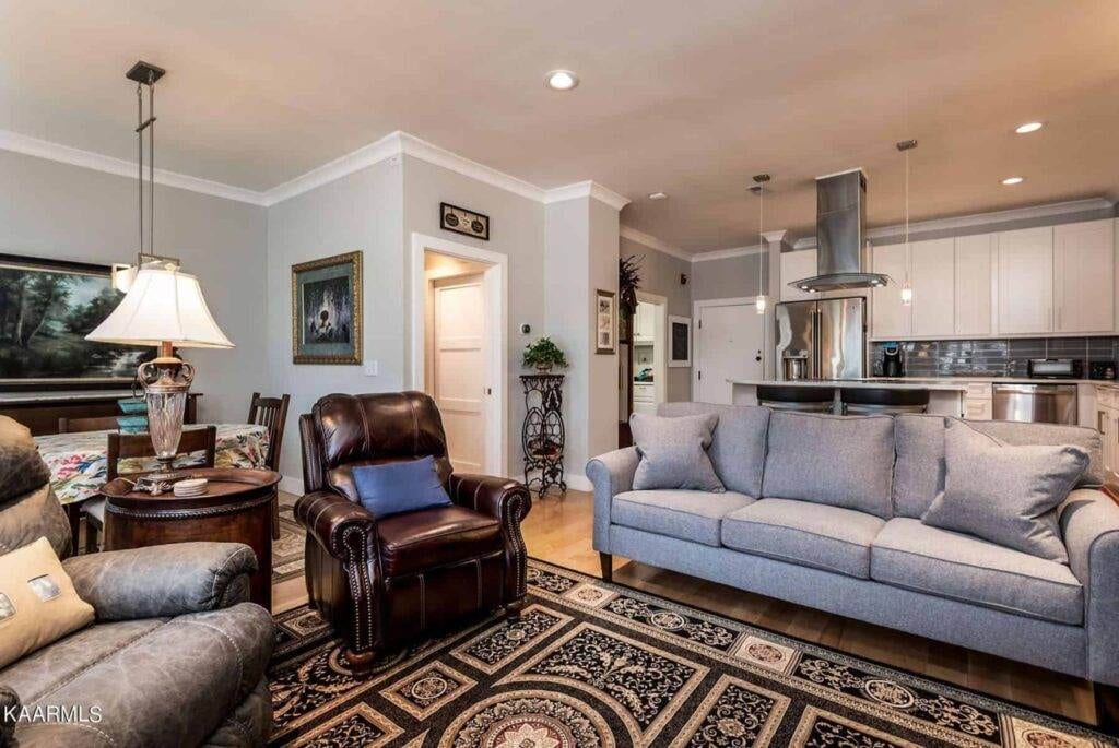 Pembroke-603-605074538