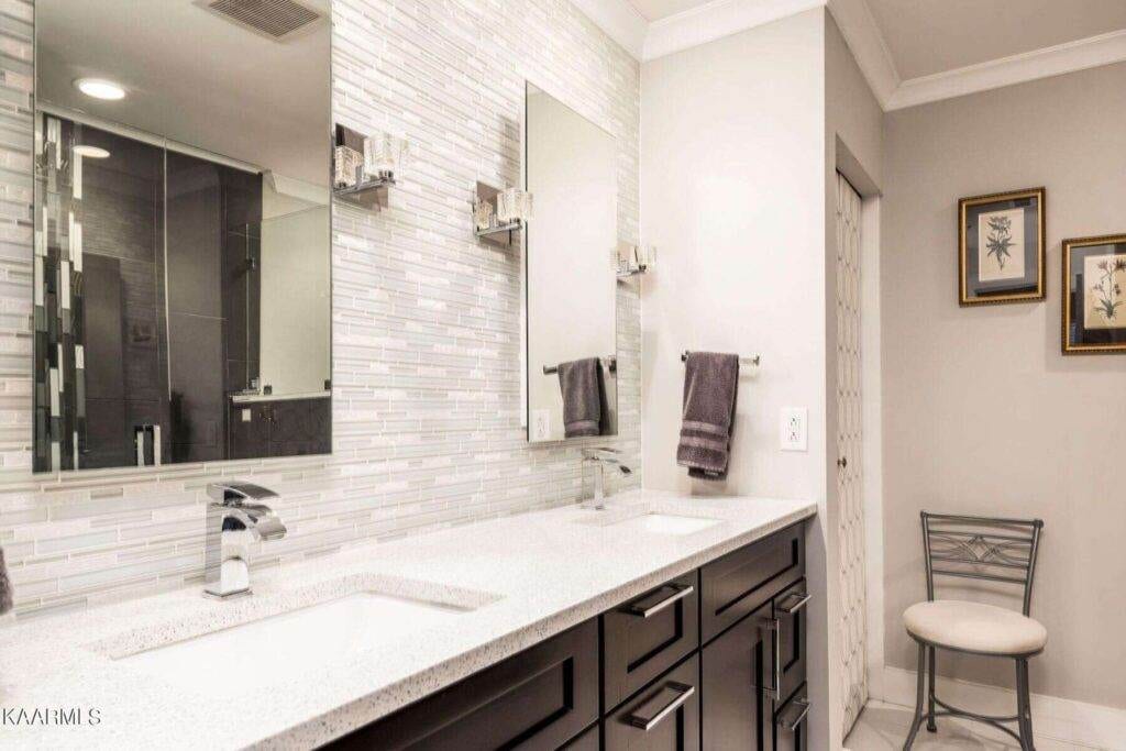 Pembroke-603-615365222