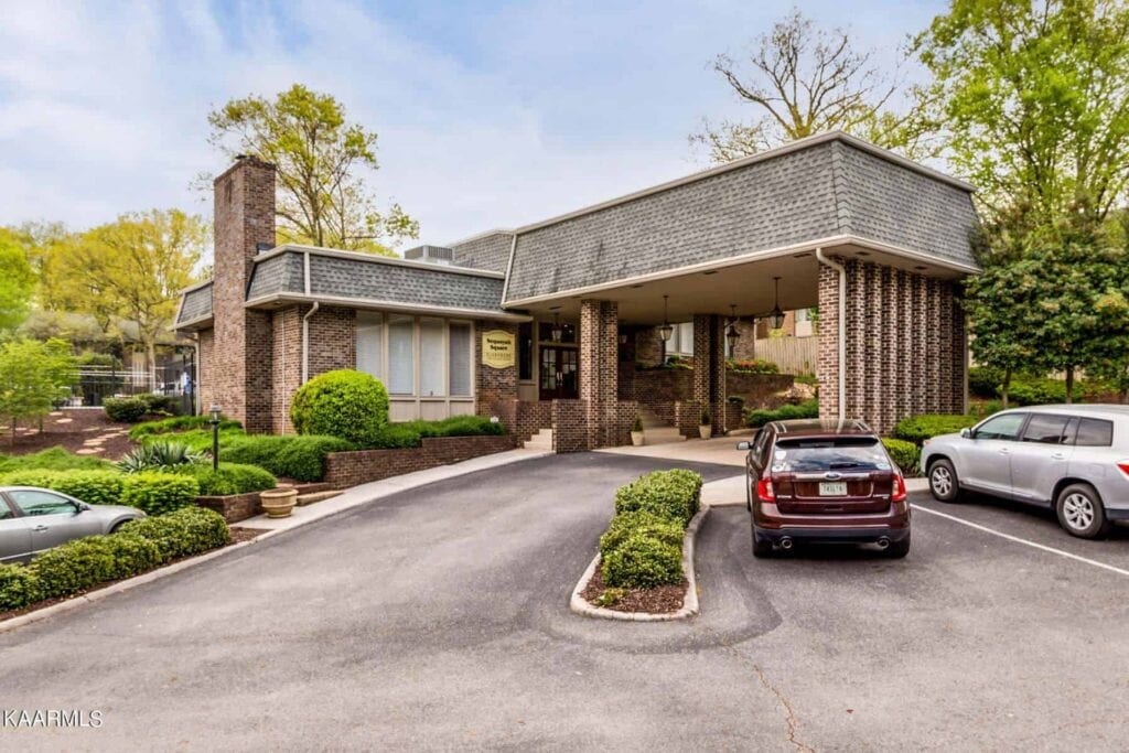 Sequoyah-Square-Condominiums-520-232110553848