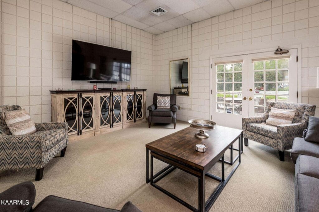 Sequoyah-Square-Condominiums-520-232123928425