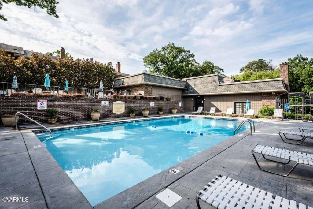 Sequoyah-Square-Condominiums-520-232137975797