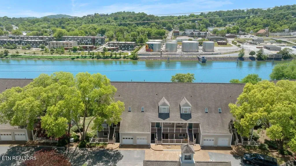 Riverfront 1047378906