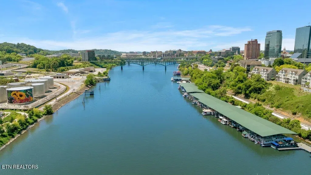 Riverfront 1050132831