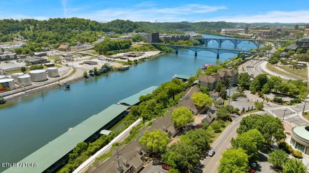 Riverfront 1052135579