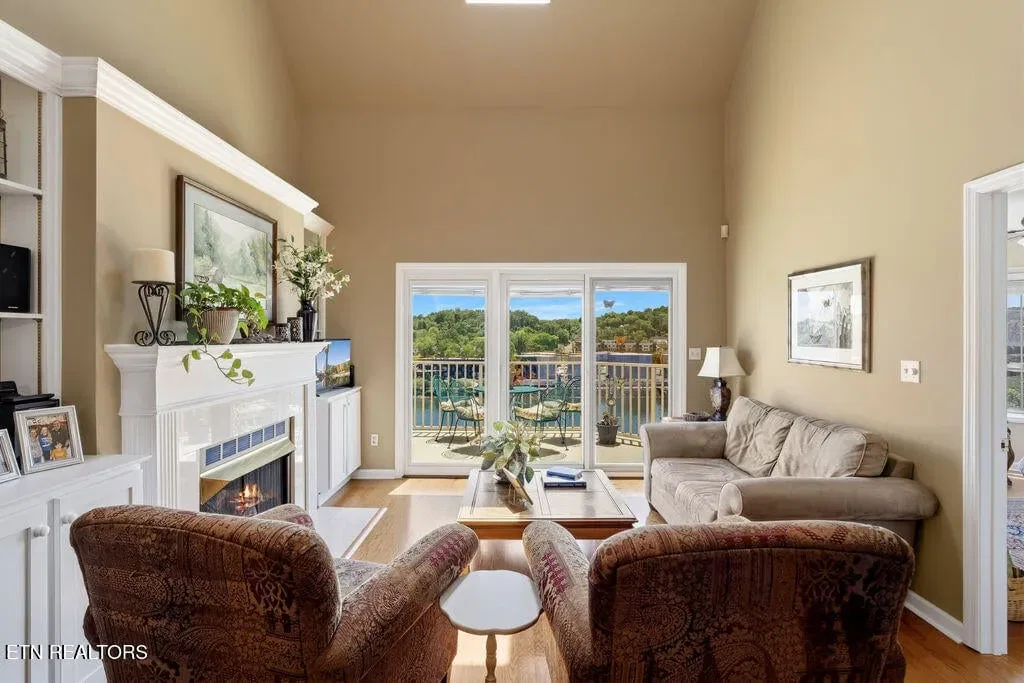 Riverfront 1125673553