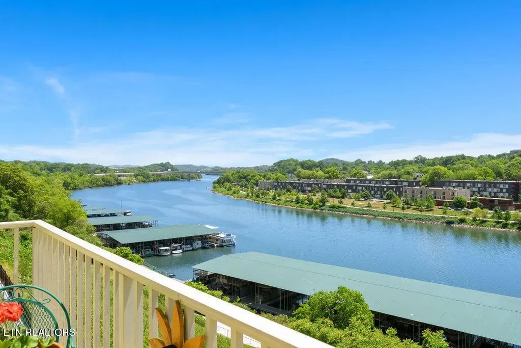 Riverfront 1134597878