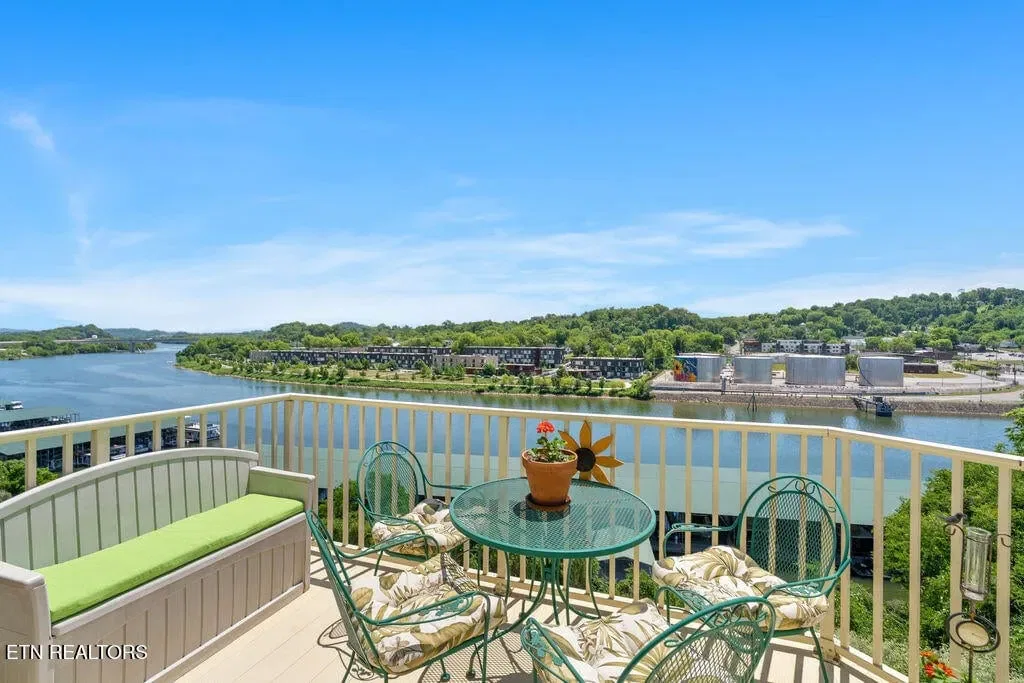 Riverfront 1137196737