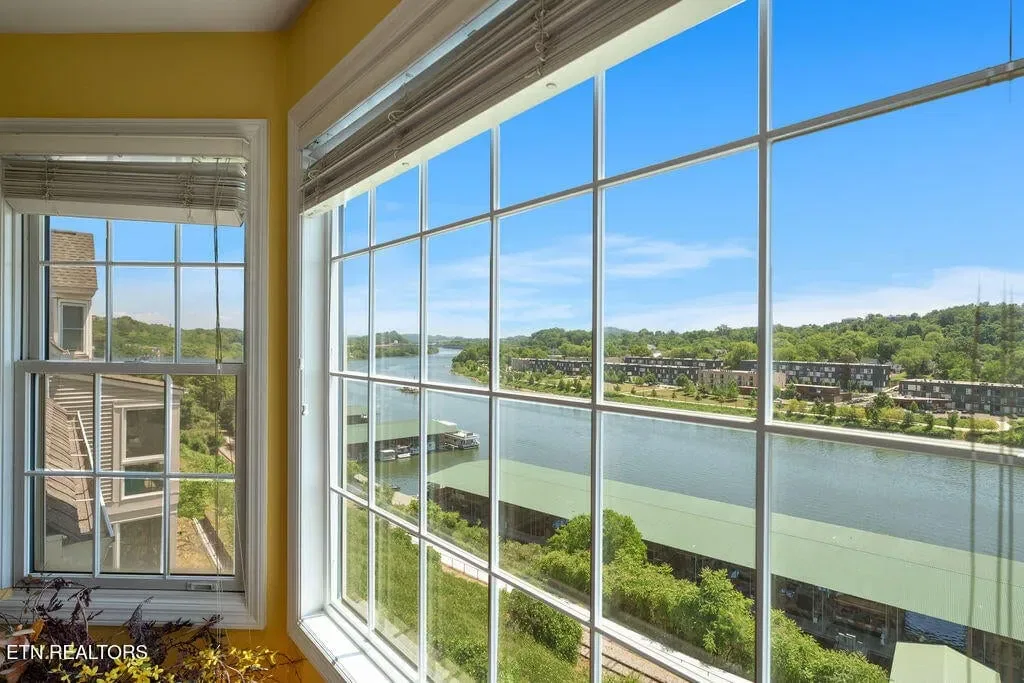 Riverfront 1145072376