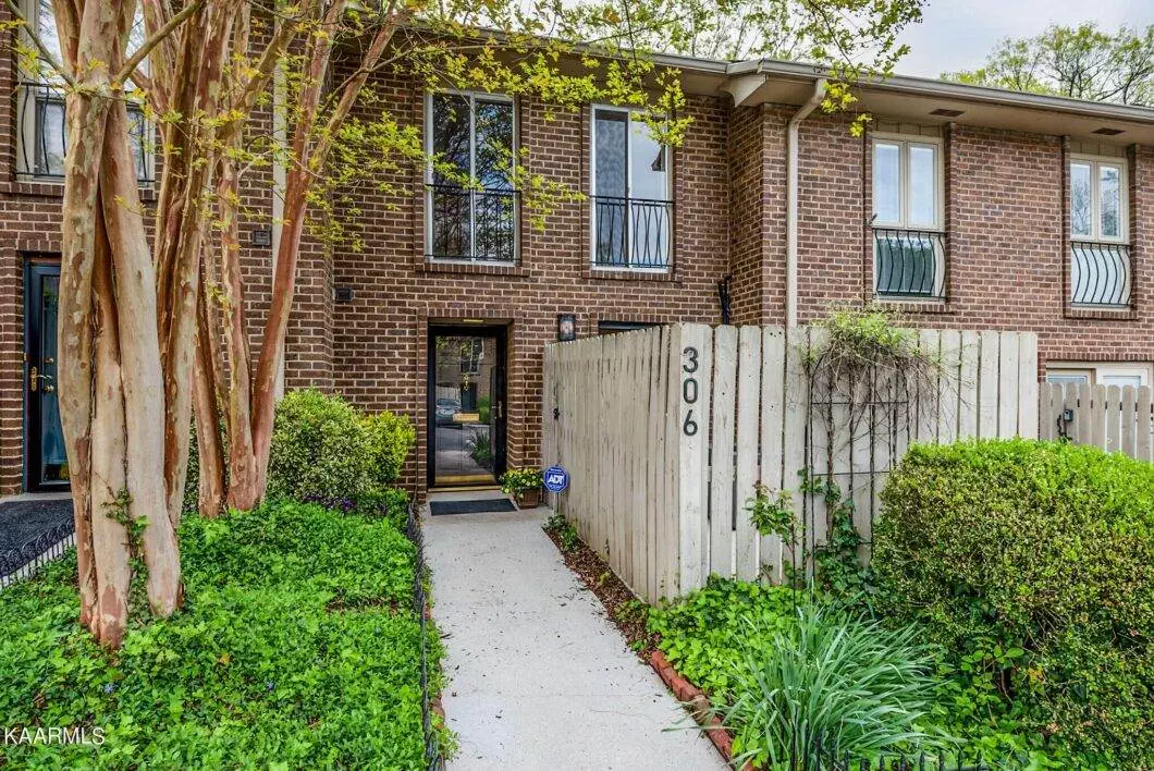 Sequoyah Square 306