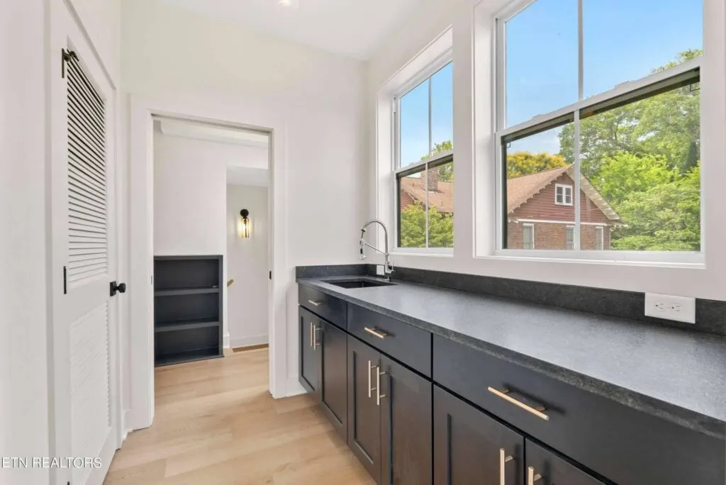 Barber-St-4631727718 Barber-St-4631727718