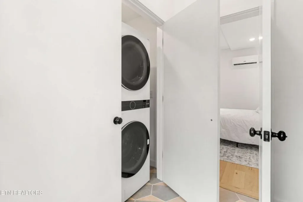 The-Saint-022305623430 The-Saint-022305623430