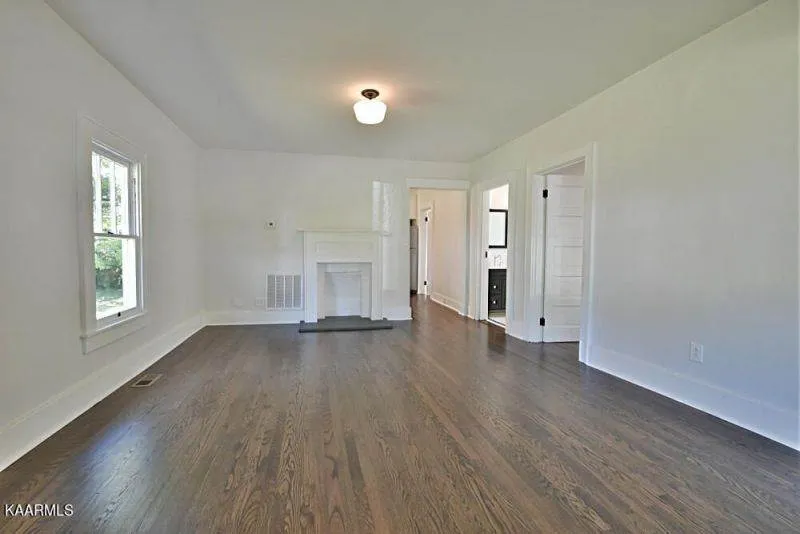 2014-E-Glenwood-Ave-2608078539000000-o