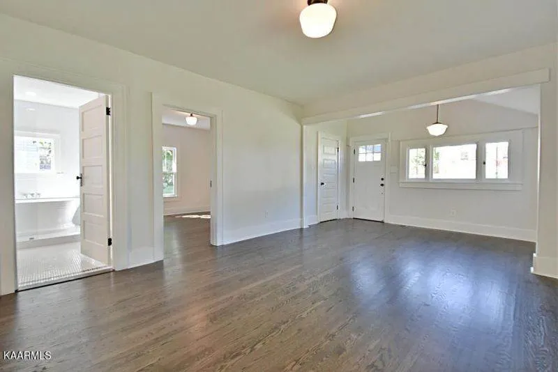 2014-E-Glenwood-Ave-2610378698000000-o