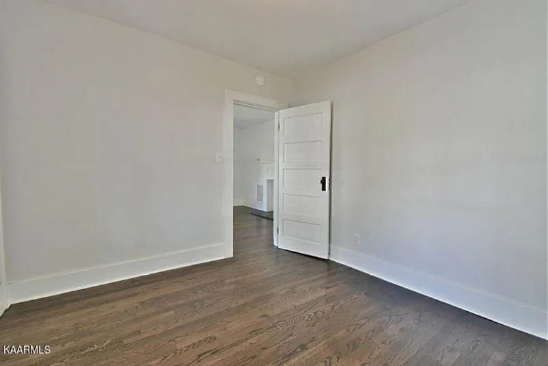 2014-E-Glenwood-Ave-2612805115000000-o