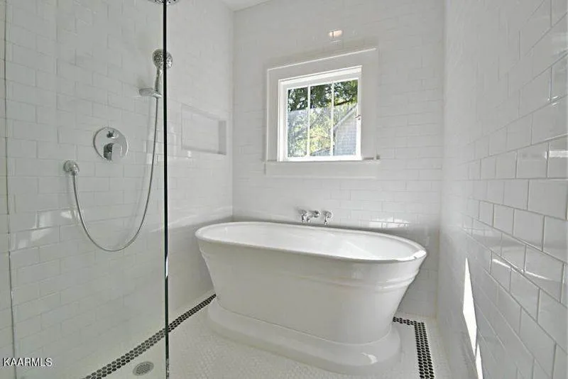 2014-E-Glenwood-Ave-2615695209000000-o