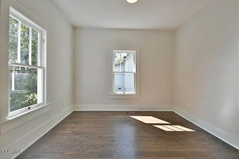 2014-E-Glenwood-Ave-2811294740000000-o