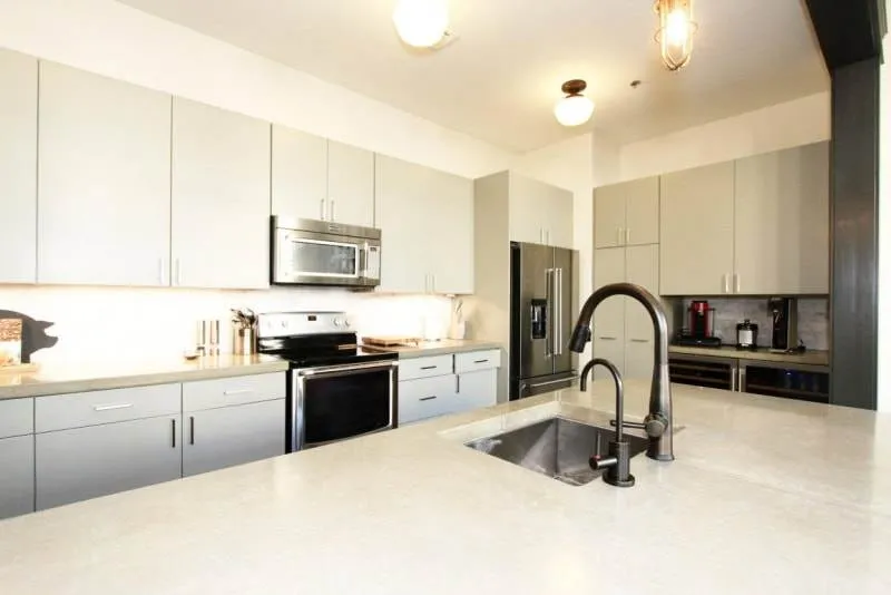 20180921034440500369000000-o